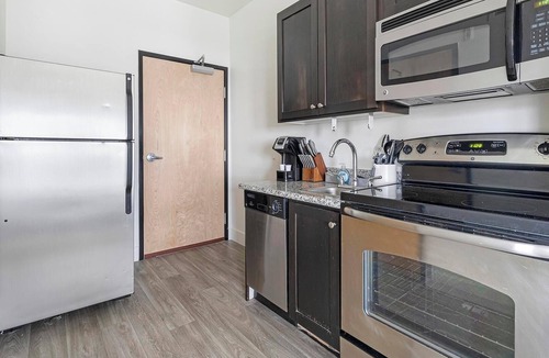 Pearl District Apartment | Landing | Chic Studio, Gym, Courtyard