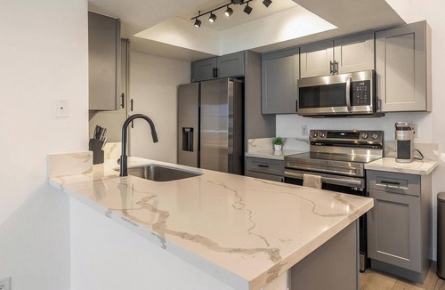 Las Vegas Apartment | Landing | Modern 1BD, Courtyard