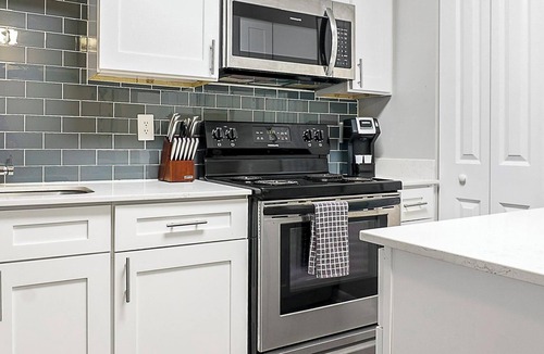 Indianapolis Apartment | Landing | Modern 1BD, Courtyard, Gym