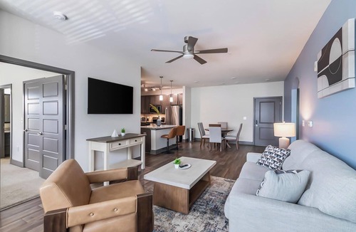 Hurstbourne Apartment | Landing | Modern 2BD, Clubhouse, Gym