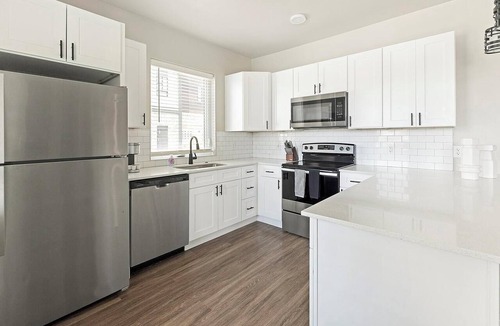 Goodyear Apartment | Landing | Modern 2BD, Clubhouse