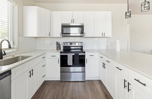 Goodyear Apartment | Landing | Modern 2BD, Clubhouse