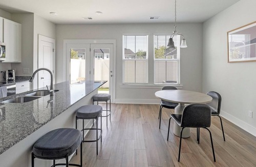 Summerville Apartment | Landing | Modern 3BD, Gym, Yoga Studio