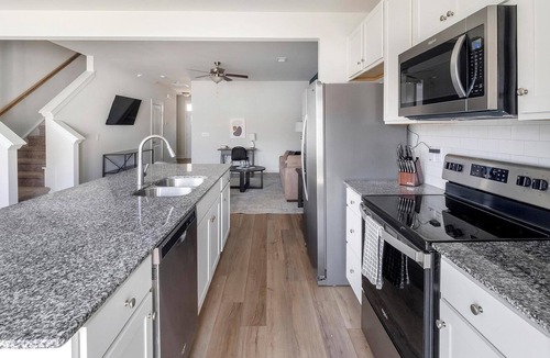 Summerville Apartment | Landing | Modern 3BD, Gym, Yoga Studio