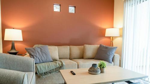 Tucson Apartment | Landing - Modern Apartment with Amazing Amenities (ID7311X76)