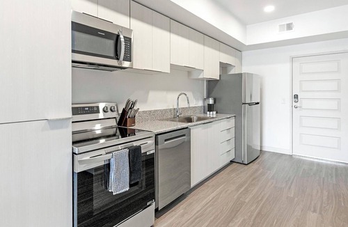North Mountain Apartment | Landing | Spectacular 1BD, Pool, Gym