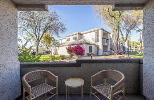 Greenbell Apartment | Landing | Spectacular 2BD, Pool, Gym