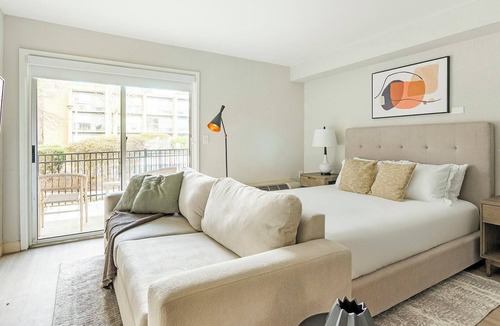 Northeast Raleigh Apartment | Landing | Spectacular Studio, Pool, Gym