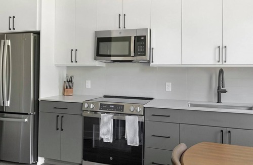 Southwest Raleigh Apartment | Landing | Spectacular Studio in Caraleigh