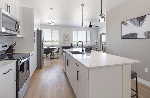 Casa Grande Apartment | Landing | Stunning 1BD, Pool, Gym