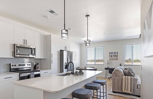Casa Grande Apartment | Landing | Stunning 1BD, Pool, Gym