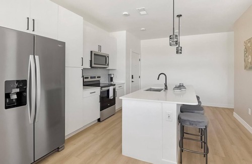 Casa Grande Apartment | Landing | Stunning 1BD, Pool, Gym