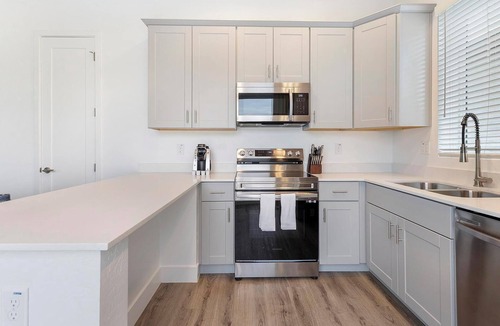 Maryvale Apartment | Landing | Stunning 1BD, Gym