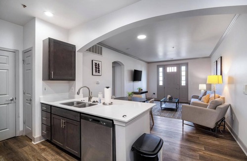 Corryville Apartment | Landing | Stunning 2BD, Gym, Pool