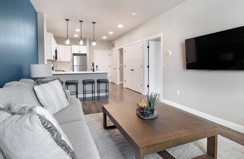 Goodyear Apartment | Landing | Stylish 1BD, Clubhouse