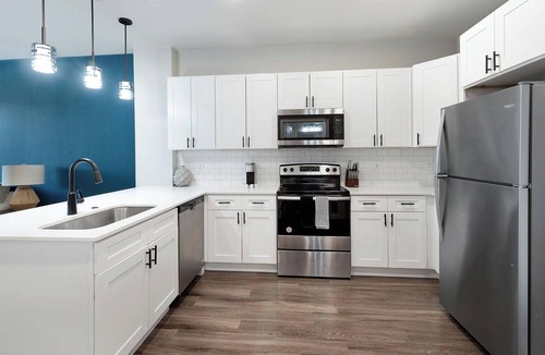 Goodyear Apartment | Landing | Stylish 1BD, Clubhouse