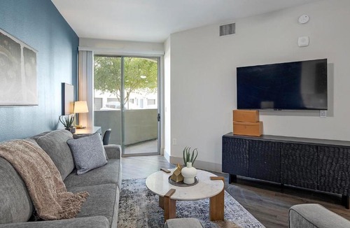 Camelback East Apartment | Landing Stylish 1BD Gym Clubhouse