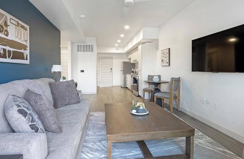 North Mountain Apartment | Landing | Stylish 1BD, Gym, Pool