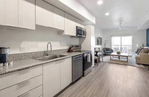North Mountain Apartment | Landing | Stylish 1BD, Gym, Pool