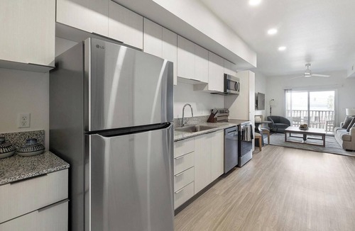 North Mountain Apartment | Landing | Stylish 1BD, Gym, Pool