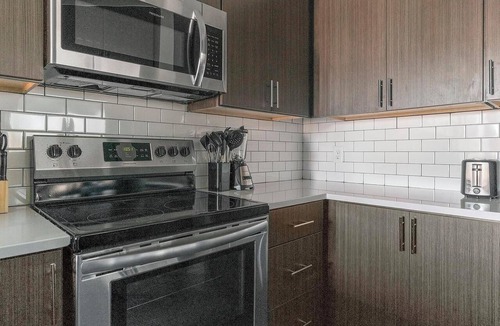 Richmond Apartment | Landing | Stylish 1BD, Pool, Clubhouse