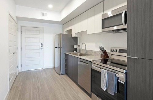 North Mountain Apartment | Landing | Stylish 1BD, Pool, Gym