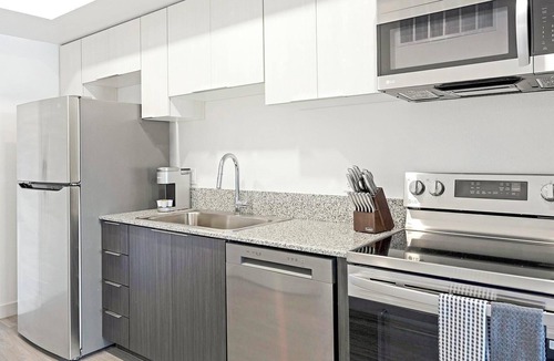 North Mountain Apartment | Landing | Stylish 1BD, Pool, Gym