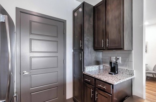 Hurstbourne Apartment | Landing | Stylish 1BD, Clubhouse, Gym