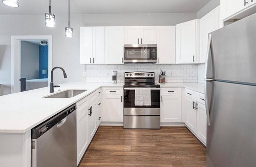 Goodyear Apartment | Landing | Stylish 2BD, Clubhouse