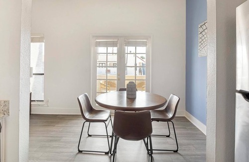 Paradise Apartment | Landing | Stylish 2BD, Courtyard