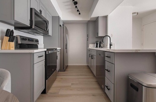 Las Vegas Apartment | Landing | Stylish 2BD, Courtyard