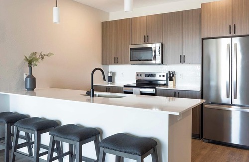 Goodyear Apartment | Landing | Stylish 2BD, Gym, Pool