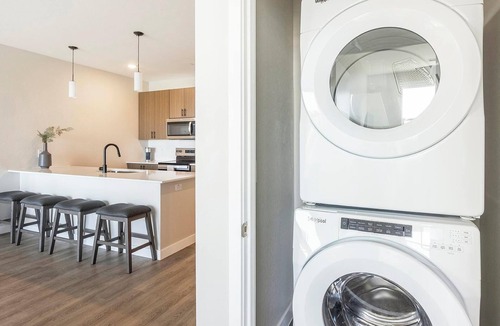 Goodyear Apartment | Landing | Stylish 2BD, Gym, Pool