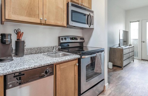 Pearl District Apartment | Landing | Stylish Studio, Gym, Courtyard