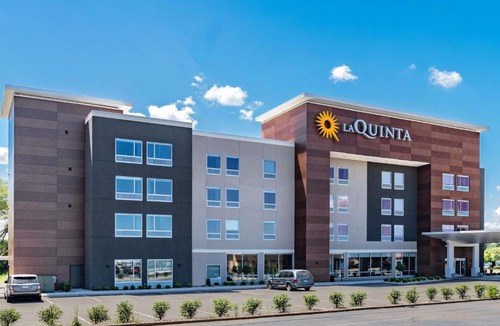 South Bend Hotel | LaQuinta Suites by Wyndham South Bend Notre Dame Area