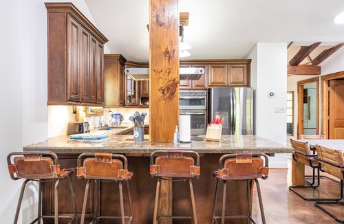 Camp Taylor House | Large 5 bedroom, 3 bath, 2-story house with patio & garden — Near Expo, SDF, Zoo