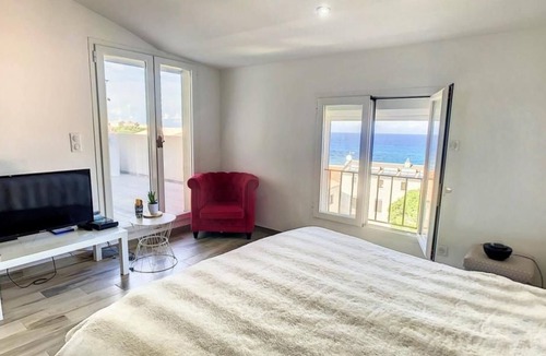 Algajola Villa | Large 6-bedroom house with heated pool 50 metres from the beach