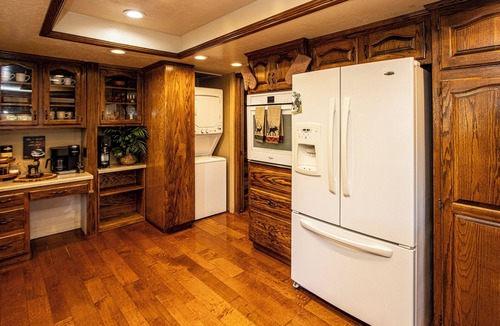 Kernville House | Large and Cozy Kernville Cabin w/2 Wraparound Porches Near Kern River