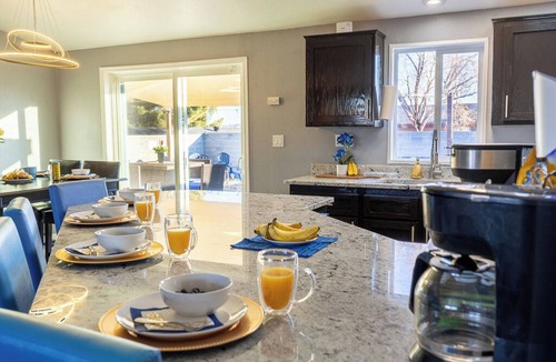 Page House | Large estate/3 Kings/Fenced yard w games/Grill/Firepit/Dogs OK/Boat parking