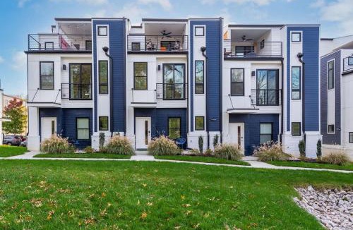 Talbot's Corner House | Large Marvel Themed 14ppl Spacious Townhome