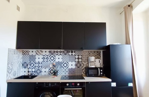 Corte Apartment | Large new studio 30 m2 full center 13 cours paoli wifi washing machine bright