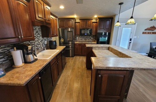 Shepherdsville House | Large Private Home close to Bourbon Trail!/POOL/Free Firewood/Parks/Close to I65