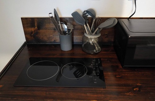 Hanford Apartment | Large Private Studio w/Kitchen & Bath