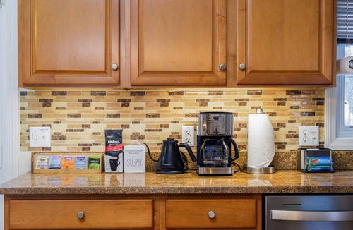 Randolph House | Large Spacious Home with King Beds, very Convenient 4BR 2.5BA