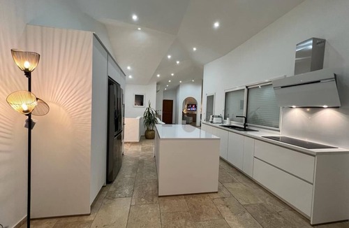 Porto-Vecchio Villa | Large villa in Porto-Vecchio with swimming pool, jacuzzi, sauna & fitness - Sea view