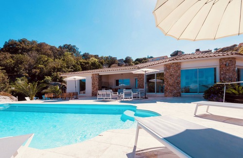 Porto-Vecchio Villa | Large villa in Porto-Vecchio with swimming pool, jacuzzi, sauna & fitness - Sea view