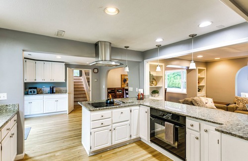 New Albany House | Large Yard w/Pond: Family Retreat in New Albany!