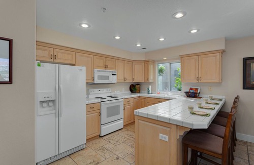 St. George Condo | Las Palmas 605, Newly Renovated home with BBQ Grill, and a Beautiful Resort Pool and Spa