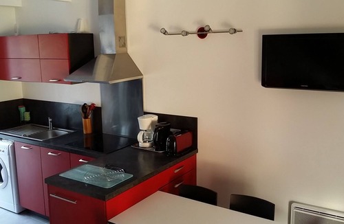 Poggio-Mezzana Villa | LAST-MINUTE SALE. Beautiful, air-conditioned villa with a garden; the beach is 100 meters away.