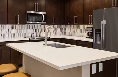 South Scottsdale Resort | LAST MINUTE SPECIAL! 1 BEDROOM "PRESIDENTIAL" DELUXE UNIT IN SCOTTSDALE RESORT!